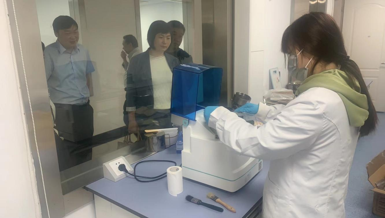 咸寧高新區(qū)領(lǐng)導(dǎo)深入調(diào)研，助推食品飲料產(chǎn)業(yè)檢驗(yàn)檢測(cè)服務(wù)升級(jí)